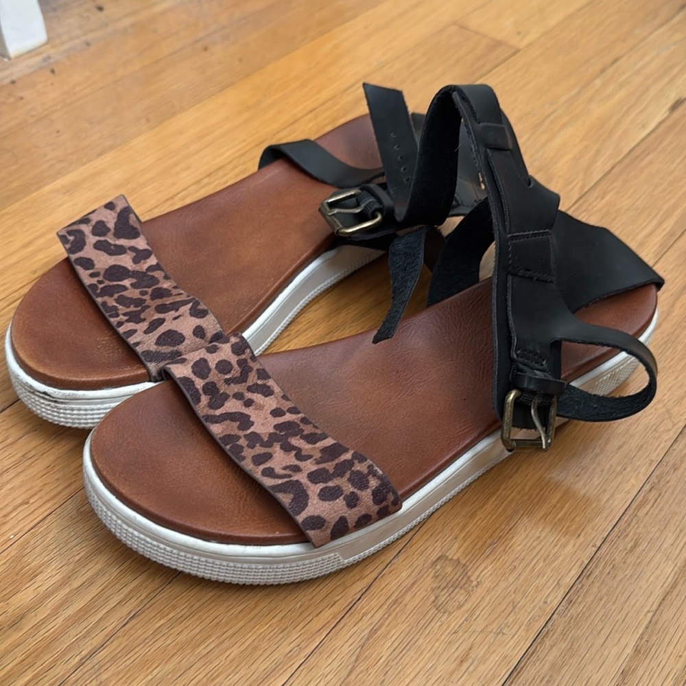 MIA Cheetah Print Black Strap Platform Sandals size 10